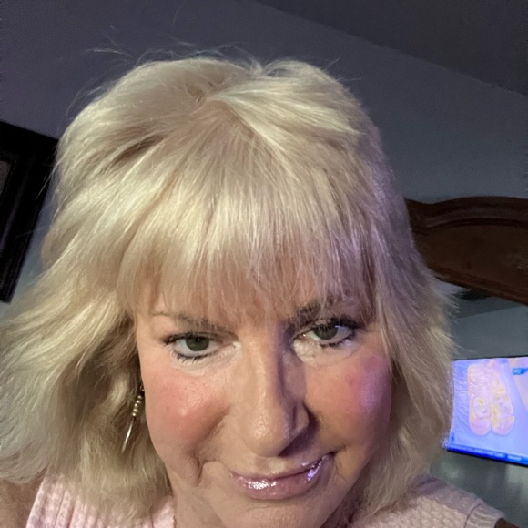 Meet your Posher, Joan - Picture 3 of 4